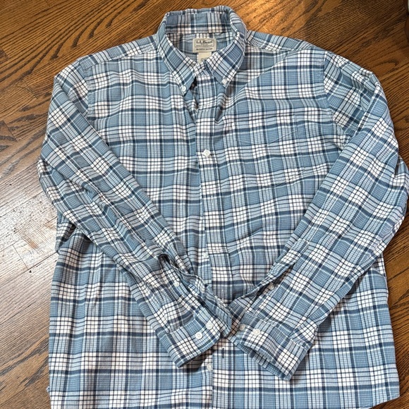 L.L. Bean Men's Casual Blue and White Plaid Shirt - Picture 2 of 5